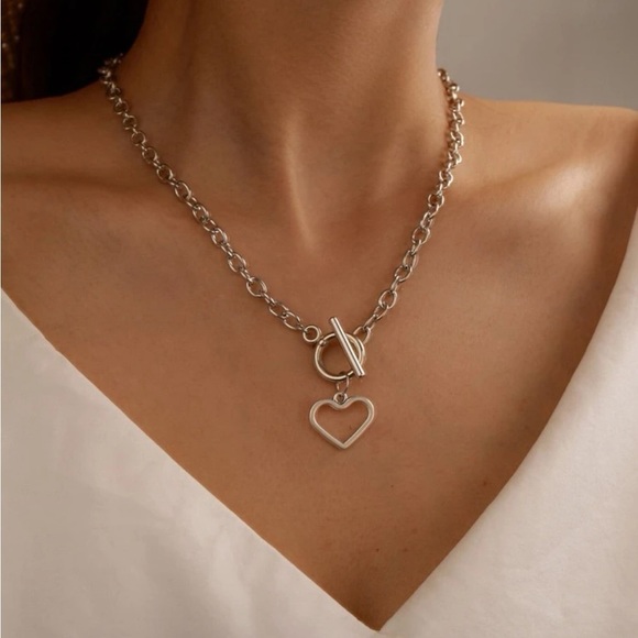 Jewelry - Silver 3/$30 Heart Toggle Chain Necklace